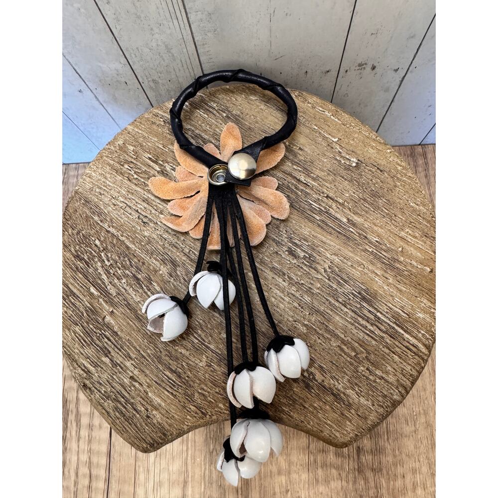 Leather White Daisy Purse Charm Genuine Leather White Dahlia Flower Bag Charm - Picture 4 of 5